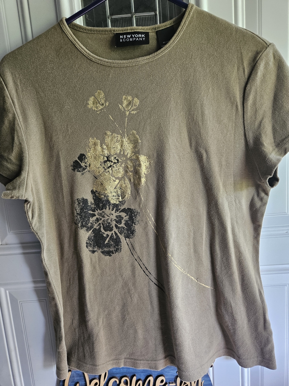 New York & Company Olive Green Short Sleeve Tee with Gold & Black Floral Print